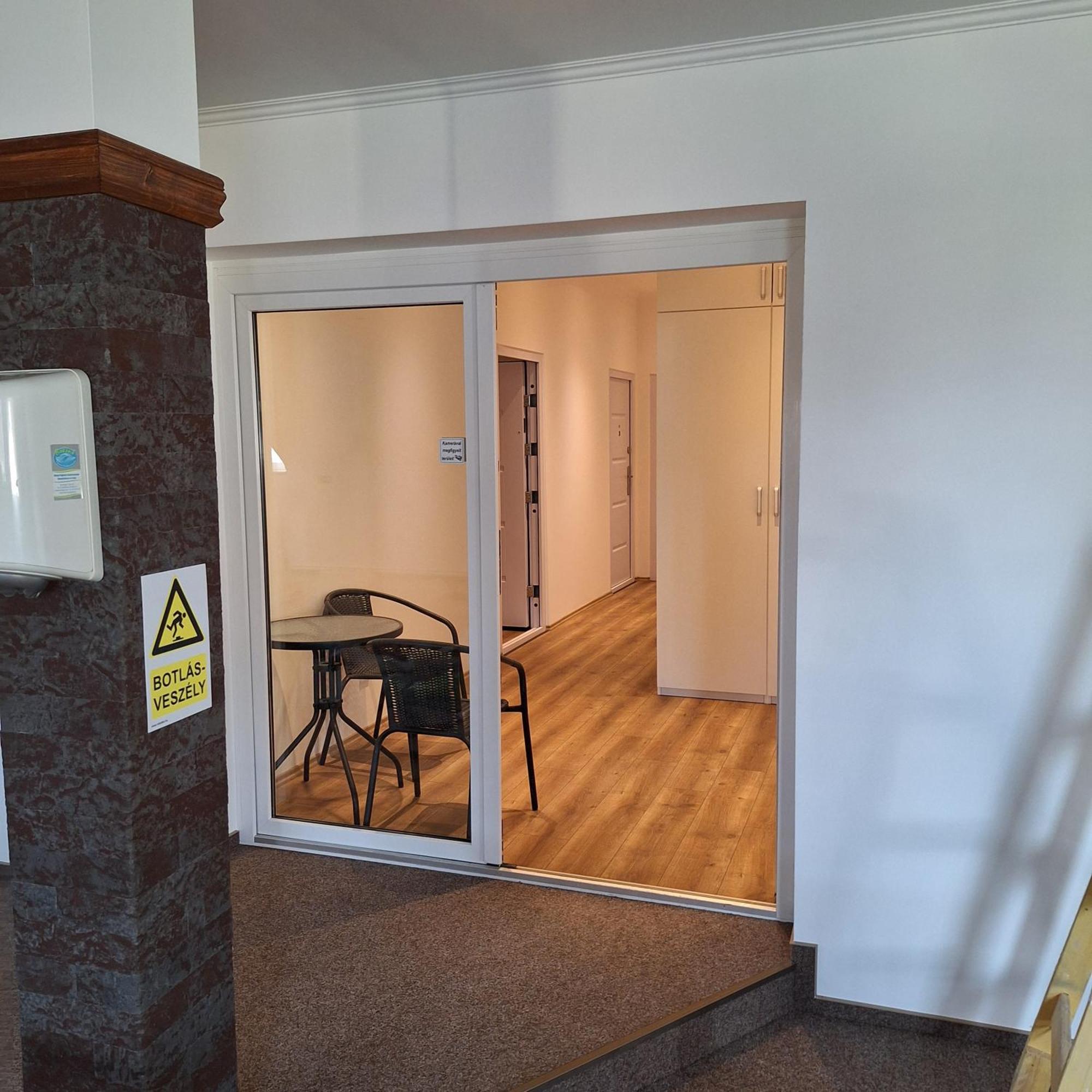 Alro Apartmanhaz *
